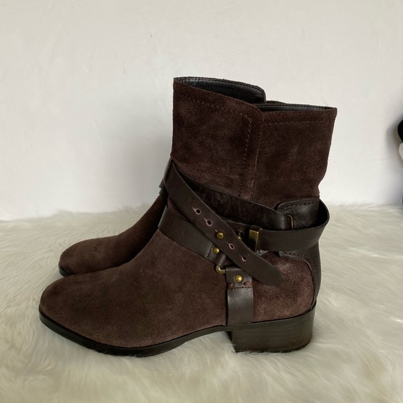 Pour La Victoire Brown Suede Booties / Size 9 - Picture 5 of 8